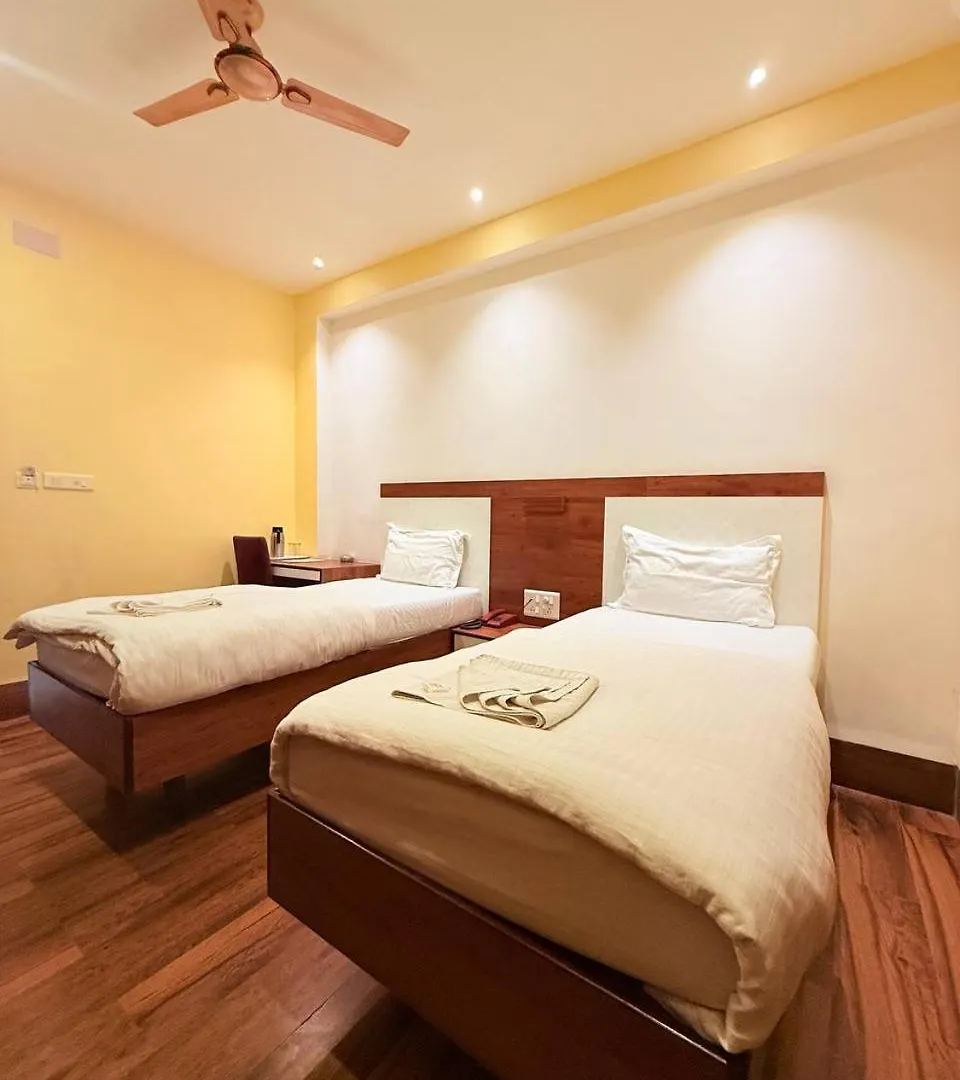 Shivam Hotel Varanasi - Near Kashi Vishwanath Temple With Parking And Lift